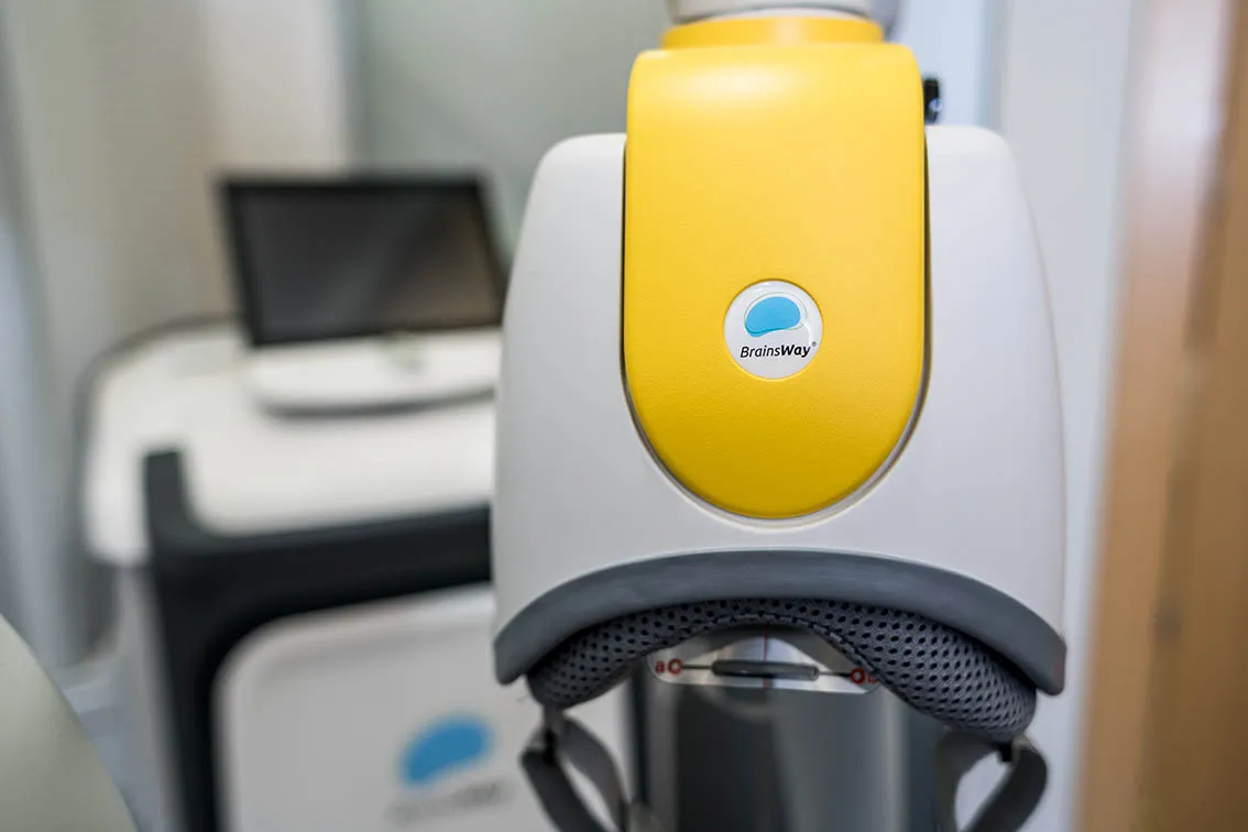 Brainsway en Almería Estimulación Magnética Transcraneal Premium en FisioMuro